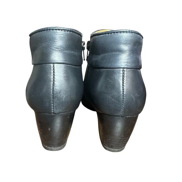 Comfortiva Anesbury Black Leather Ankle Booties - Size 8 - Picture 5 of 11